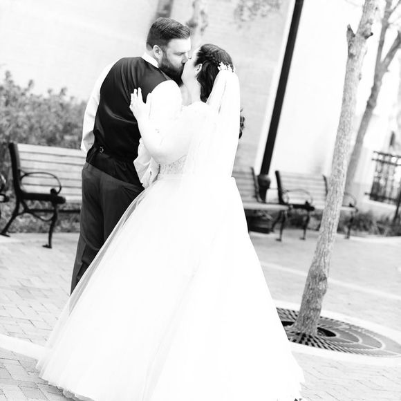 Meet your Posher, Lisa - Picture 1 of 1